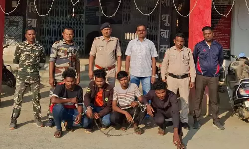 प्रेमी के सामने प्रेमिका का गैंगरेप, 4 दरिंदे अरेस्ट