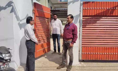 आयकर विभाग ने BJD नेता मनोज मिश्रा के नुआपाड़ा स्थित आवास पर छापा मारा