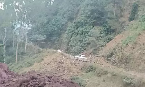 Himachal: धन की देरी से अर्की की सड़कें टूटने के कगार पर