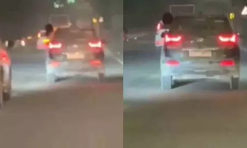 Lucknow में चलती कार में स्टंट करती नग्न महिला