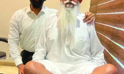 Dr. Ranjit ने 75 वर्षीय किसान के घुटने का प्रत्यारोपण किया Dr. Ranjit ने 75 वर्षीय किसान के घुटने का प्रत्यारोपण किया