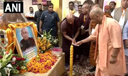 सीएम योगी ने बौद्ध धर्मगुरु भदंत ज्ञानेश्वर को दी अंतिम श्रद्धांजलि