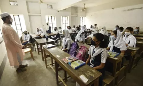 बांग्लादेश में सरकारी प्राथमिक शिक्षक लगातार दूसरे दिन सड़कों पर