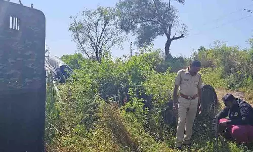 Nashik: तेंदुए के संदिग्ध हमले के बाद पिंजरे और कैमरे लगाए गए Nashik: तेंदुए के संदिग्ध हमले के बाद पिंजरे और कैमरे लगाए गए