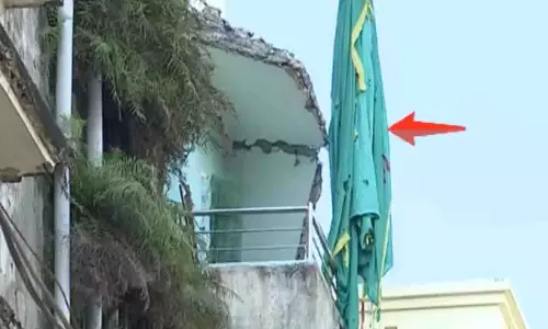 कटक अपार्टमेंट की बालकनी ढहने पर कलेक्टर ने जांच के आदेश दिए कटक अपार्टमेंट की बालकनी ढहने पर कलेक्टर ने जांच के आदेश दिए