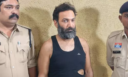Raipur Breaking: फरार परदेशिया सूदखोर वीरेन्द्र तोमर को मिली एक दिन की पुलिस रिमांड Raipur Breaking: फरार परदेशिया सूदखोर वीरेन्द्र तोमर को मिली एक दिन की पुलिस रिमांड