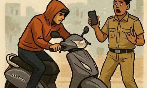 सरकारी डाक और मोबाइल समेत आरक्षक की एक्टिवा चोरी, FIR दर्ज सरकारी डाक और मोबाइल समेत आरक्षक की एक्टिवा चोरी, FIR दर्ज