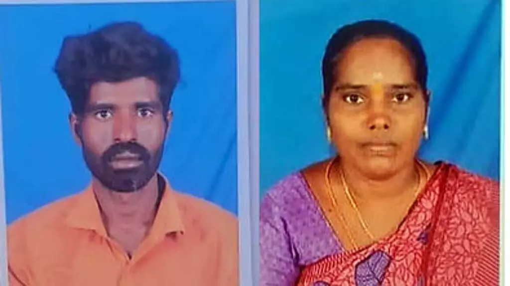 Tamil Nadu : गवर्नर के ऑफिस में अर्जी देने आए एक कपल ने खुद को आग लगा ली Tamil Nadu : गवर्नर के ऑफिस में अर्जी देने आए एक कपल ने खुद को आग लगा ली