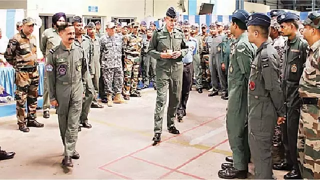 Tamil Nadu : भारतीय वायु सेना के रखरखाव विंग प्रमुख ने अवाडी का निरीक्षण किया Tamil Nadu : भारतीय वायु सेना के रखरखाव विंग प्रमुख ने अवाडी का निरीक्षण किया