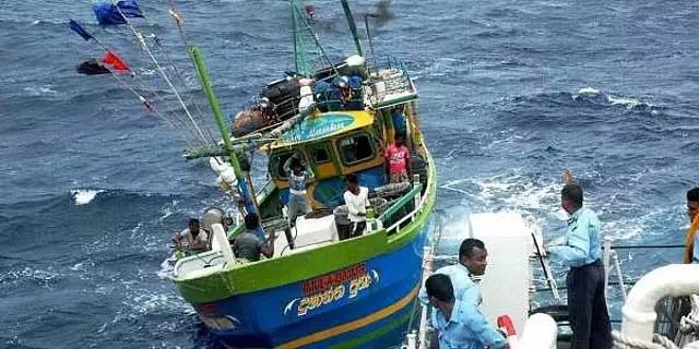 Sri Lankan की नौसेना ने तमिलनाडु के 14 मछुआरों को पकड़ा Sri Lankan की नौसेना ने तमिलनाडु के 14 मछुआरों को पकड़ा