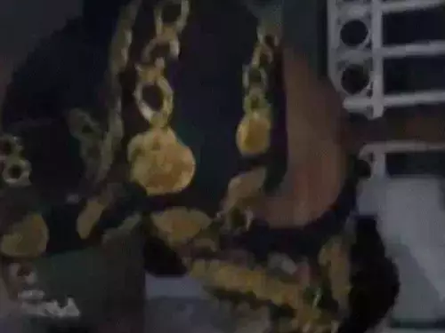 किन्नर ने युवती को पीटा, वायरल वीडियो को पुलिस ने बताया दो महीने पुराना किन्नर ने युवती को पीटा, वायरल वीडियो को पुलिस ने बताया दो महीने पुराना