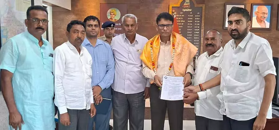 Byadgi : एक्सप्रेस ट्रेन के ठहराव की मांग Byadgi : एक्सप्रेस ट्रेन के ठहराव की मांग