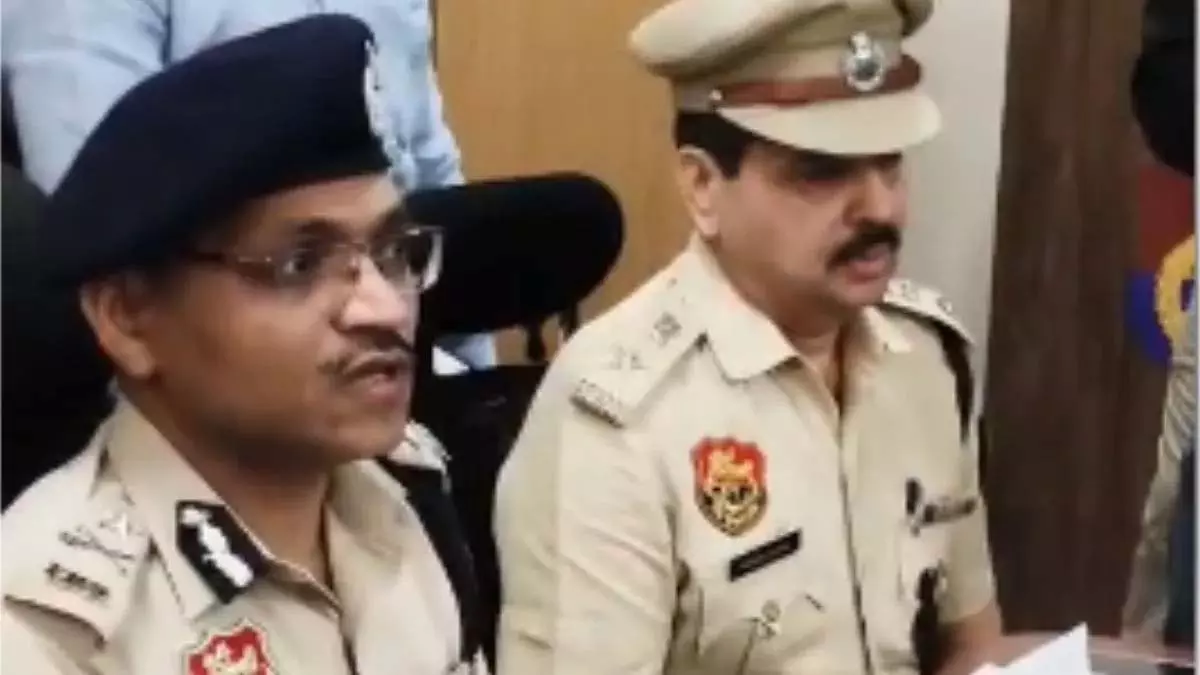 RDX नहीं अमोनियम नाइट्रेट बरामद...Police का बड़ा खुलासा! सुरक्षा एजेंसियों की तत्परता से देश में बड़ी आतंकी वारदात टली RDX नहीं अमोनियम नाइट्रेट बरामद...Police का बड़ा खुलासा! सुरक्षा एजेंसियों की तत्परता से देश में बड़ी आतंकी वारदात टली