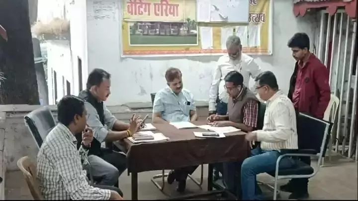 Bhopal: नरेला और हुजूर में SIR की प्रगति जांचने पहुंचे मुख्य निर्वाचन पदाधिकारी Bhopal: नरेला और हुजूर में SIR की प्रगति जांचने पहुंचे मुख्य निर्वाचन पदाधिकारी