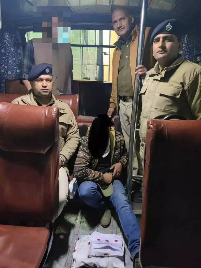 Shimla district में 9.6 ग्राम चिट्टा और 128 ग्राम अफीम के साथ दो गिरफ्तार Shimla district में 9.6 ग्राम चिट्टा और 128 ग्राम अफीम के साथ दो गिरफ्तार