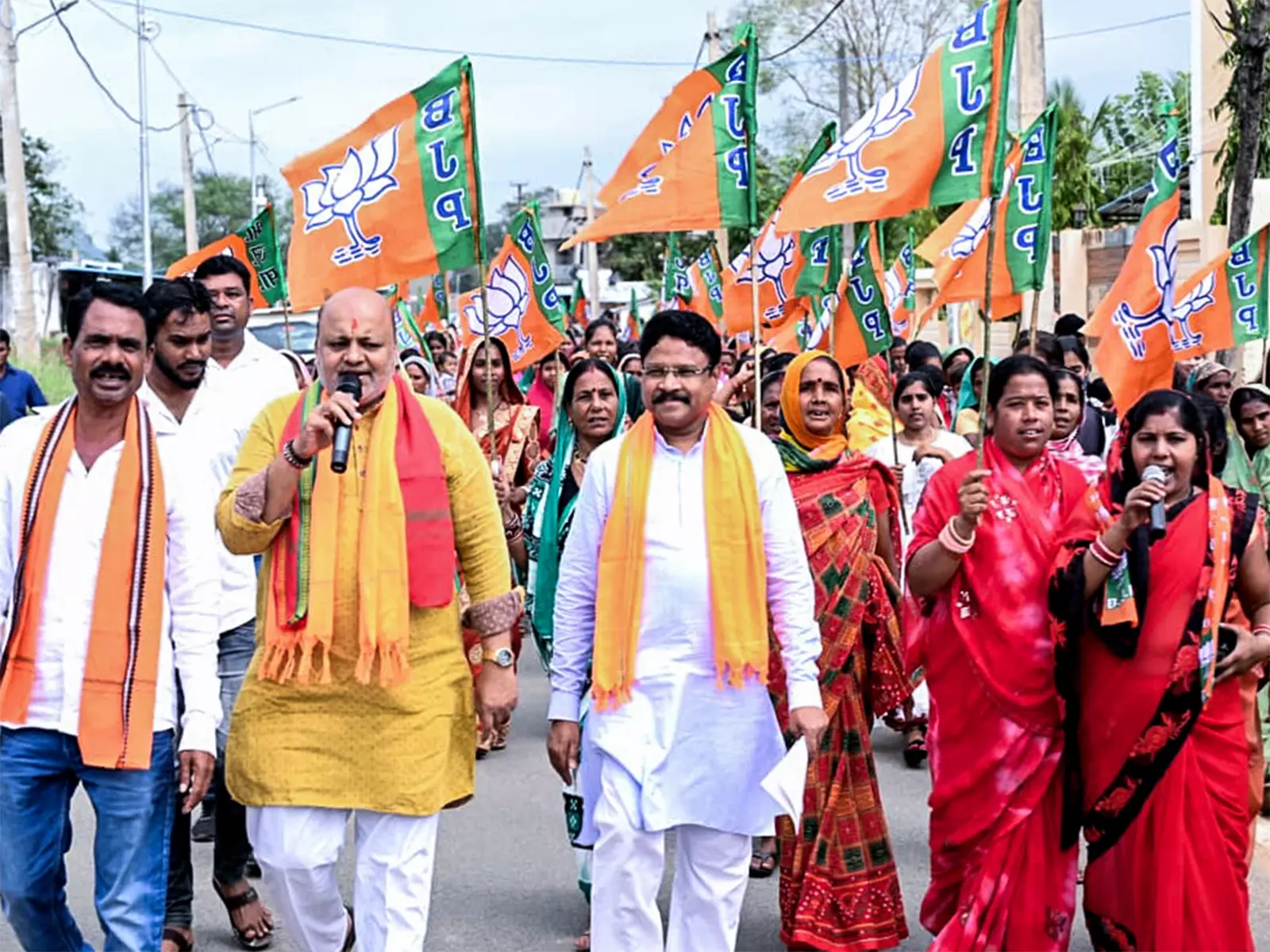 ओडिशा में नुआपाड़ा उपचुनाव के लिए चुनाव आयोग ने व्यापक इंतजाम किए, भाजपा के लिए प्रतिष्ठा की लड़ाई ओडिशा में नुआपाड़ा उपचुनाव के लिए चुनाव आयोग ने व्यापक इंतजाम किए, भाजपा के लिए प्रतिष्ठा की लड़ाई