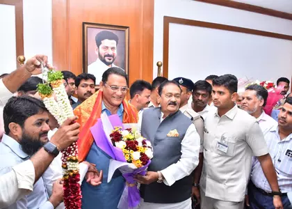 अज़हरुद्दीन ने Telangana कैबिनेट मंत्री के रूप में कार्यभार संभाला अज़हरुद्दीन ने Telangana कैबिनेट मंत्री के रूप में कार्यभार संभाला