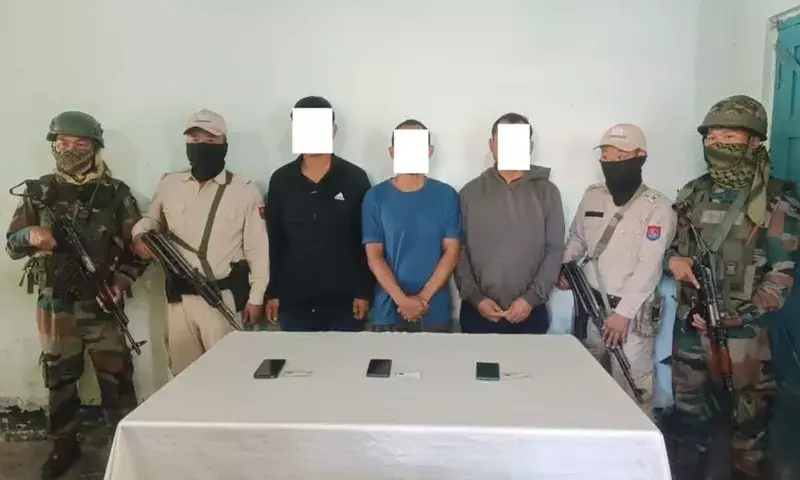 Manipur में सुरक्षा बलों की कार्रवाई, PLA के तीन सदस्य गिरफ्तार Manipur में सुरक्षा बलों की कार्रवाई, PLA के तीन सदस्य गिरफ्तार
