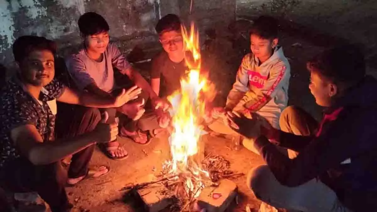 Nashik: निफाड़ में पारा 9.5°C तक गिरा, सर्दी का प्रकोप बढ़ा Nashik: निफाड़ में पारा 9.5°C तक गिरा, सर्दी का प्रकोप बढ़ा