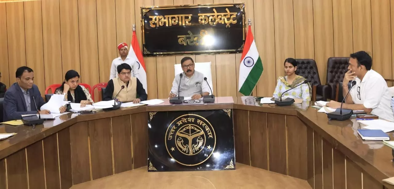 Bareilly: डीएम ने एसआईआर कार्यों में लापरवाही पर जताई कड़ी नाराजगी Bareilly: डीएम ने एसआईआर कार्यों में लापरवाही पर जताई कड़ी नाराजगी