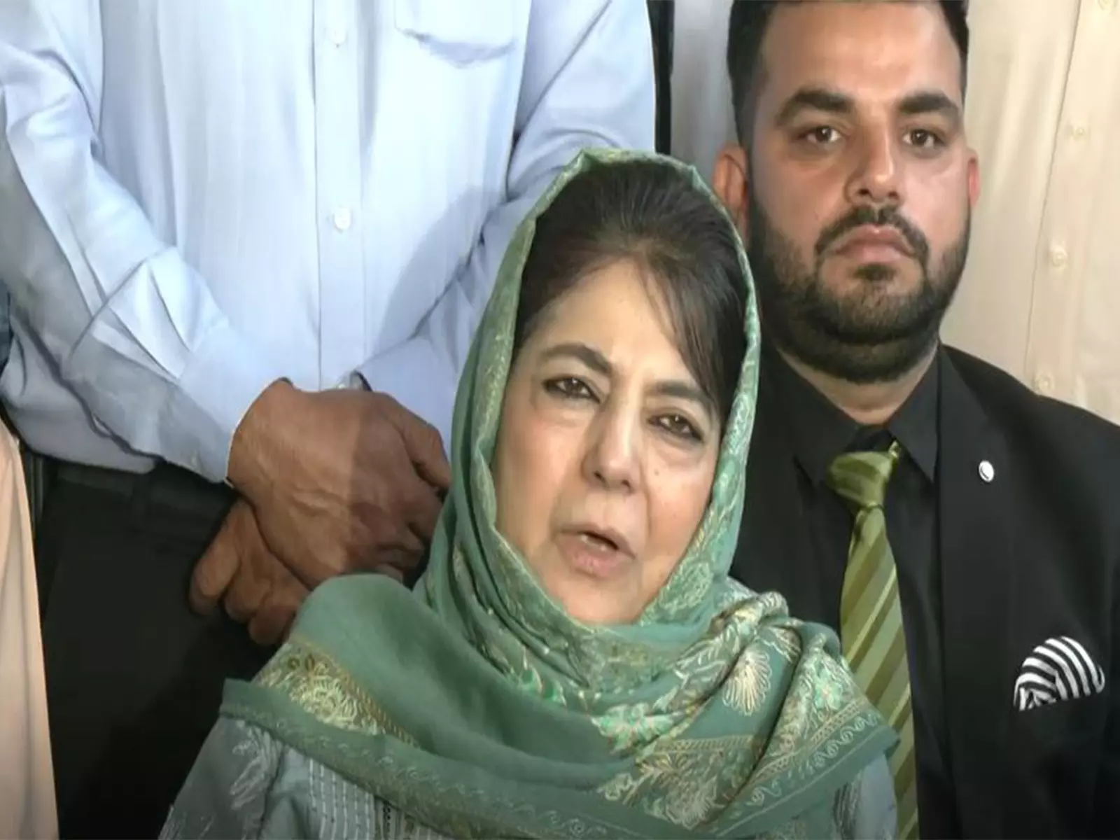 PDP प्रमुख महबूबा मुफ्ती ने गिरिराज सिंह के विवादित बयान पर किया पलटवार PDP प्रमुख महबूबा मुफ्ती ने गिरिराज सिंह के विवादित बयान पर किया पलटवार