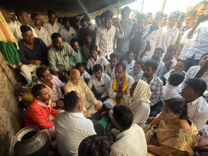 Prakash Ambedkar ने पोस्टमार्टम रिपोर्ट को लेकर मृतक डॉक्टर पर दबाव का आरोप लगाया Prakash Ambedkar ने पोस्टमार्टम रिपोर्ट को लेकर मृतक डॉक्टर पर दबाव का आरोप लगाया