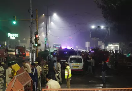 Delhi: मेट्रो स्टेशन के पास विस्फोट में कम से कम 8 की मौत, दर्जनों घायल Delhi: मेट्रो स्टेशन के पास विस्फोट में कम से कम 8 की मौत, दर्जनों घायल