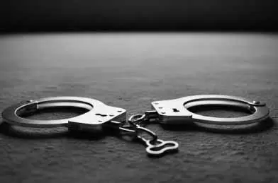 ट्रेन पर पथराव करने के आरोप में 3 किन्नर गिरफ्तार ट्रेन पर पथराव करने के आरोप में 3 किन्नर गिरफ्तार