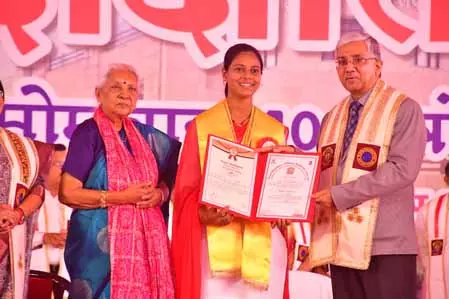 शिक्षित युवा समाज में परिवर्तन के अग्रदूत, नारी शक्ति बल और विजय का प्रतीक: राज्यपाल शिक्षित युवा समाज में परिवर्तन के अग्रदूत, नारी शक्ति बल और विजय का प्रतीक: राज्यपाल