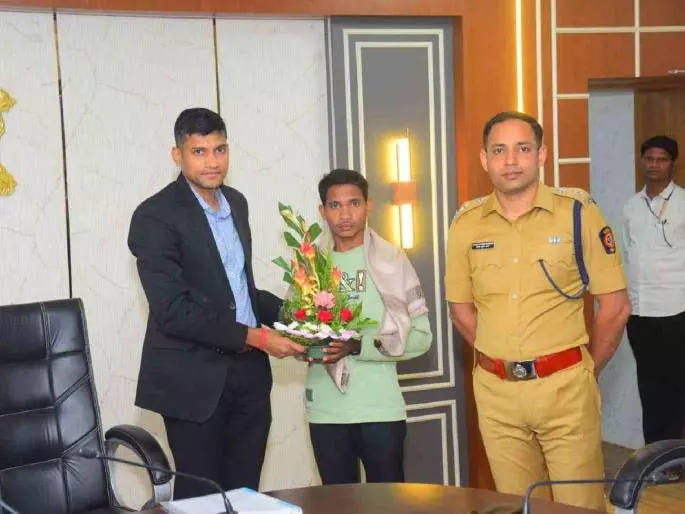 3.50 लाख रुपये के इनामी एक खूंखार माओवादी ने आत्मसमर्पण किया 3.50 लाख रुपये के इनामी एक खूंखार माओवादी ने आत्मसमर्पण किया