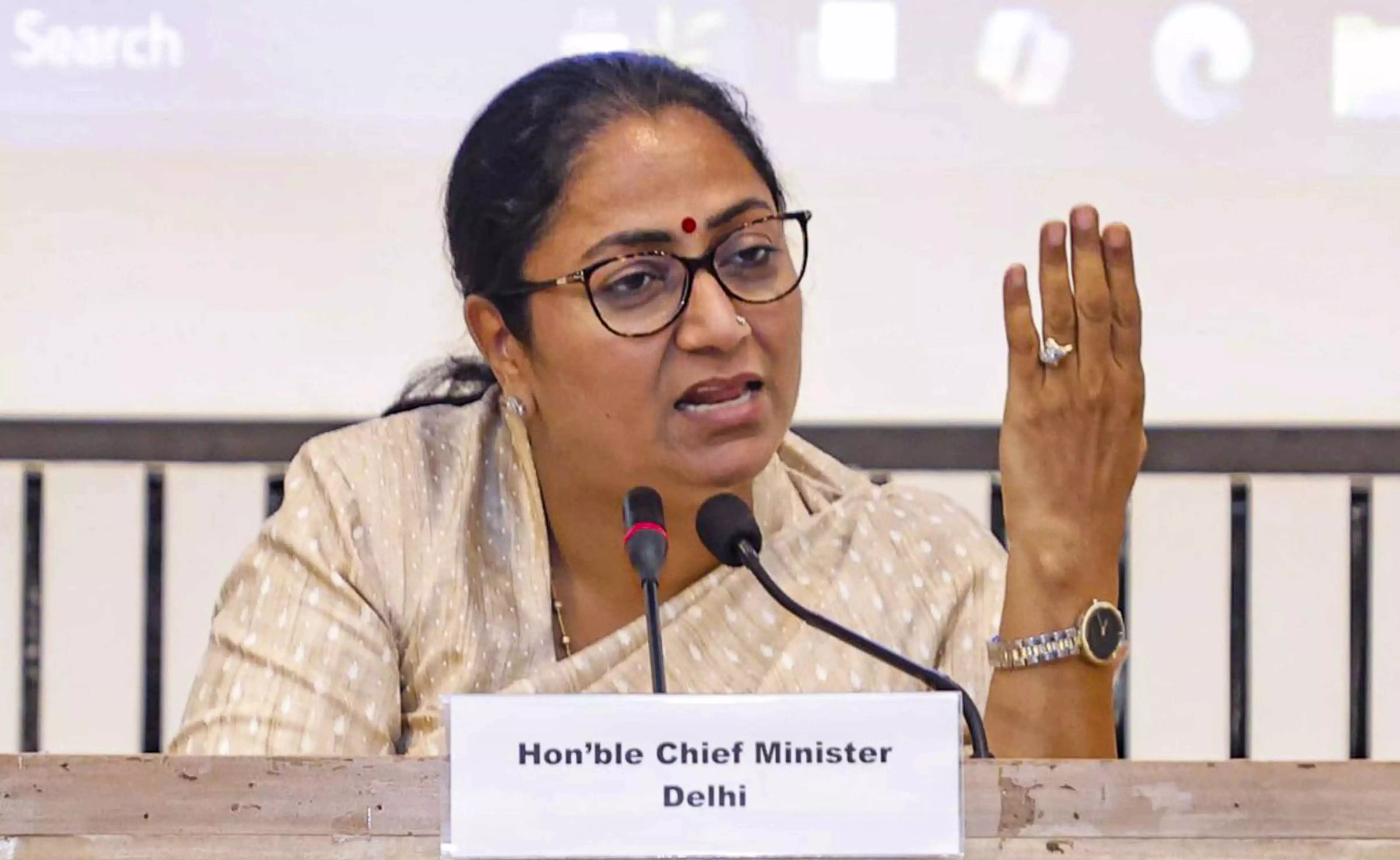 LNJP अस्पताल पहुंची CM रेखा गुप्ता, घायलों का हालचाल जाना LNJP अस्पताल पहुंची CM रेखा गुप्ता, घायलों का हालचाल जाना