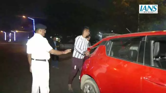 दिल्ली लाल किला कार ब्लास्ट के बाद कोलकाता में हाई अलर्ट दिल्ली लाल किला कार ब्लास्ट के बाद कोलकाता में हाई अलर्ट