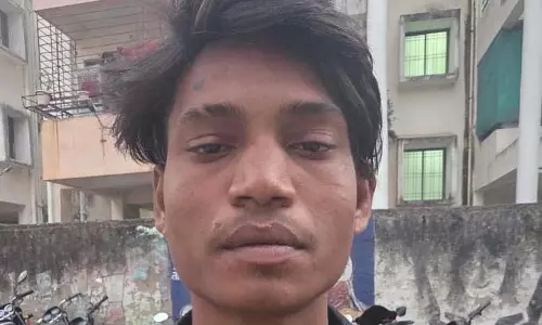 महिला शिक्षिका से पर्स लूटने वाले हुए गिरफ्तार महिला शिक्षिका से पर्स लूटने वाले हुए गिरफ्तार