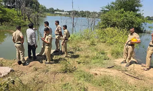 Anekal : झील में नहाने गए दो लड़कों की मौत हो गई