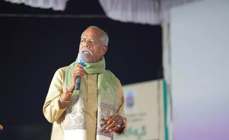 Telangana की आवाज़ और प्रजा कवि अंडे श्री को श्रद्धांजलि अर्पित की गई Telangana की आवाज़ और प्रजा कवि अंडे श्री को श्रद्धांजलि अर्पित की गई