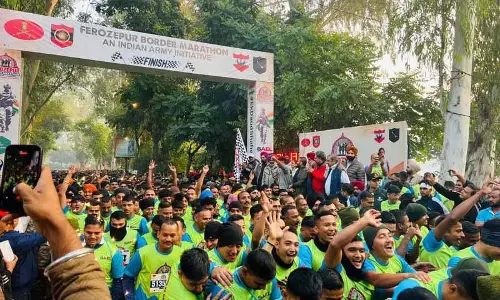 Ferozepur: सेना की बॉर्डर मैराथन में 5,000 से अधिक लोगों ने हिस्सा लिया Ferozepur: सेना की बॉर्डर मैराथन में 5,000 से अधिक लोगों ने हिस्सा लिया