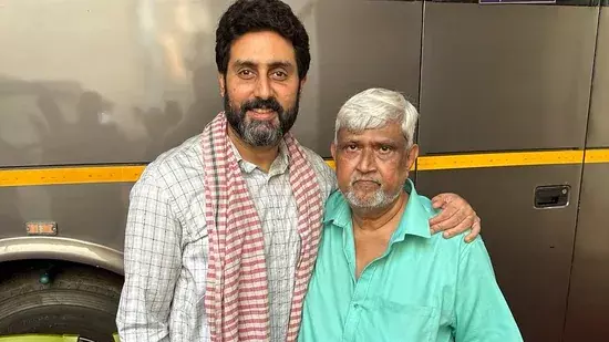 Abhishek Bachchan ने अपने मेकअप आर्टिस्ट को याद करते हुए कहा, कल रात हमने उन्हें खो दिया Abhishek Bachchan ने अपने मेकअप आर्टिस्ट को याद करते हुए कहा, कल रात हमने उन्हें खो दिया