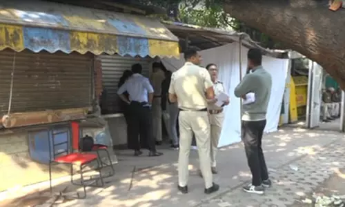 जंतर-मंतर पर शख्स ने खुद को गोली मारकर आत्महत्या की, मचा हड़कंप जंतर-मंतर पर शख्स ने खुद को गोली मारकर आत्महत्या की, मचा हड़कंप