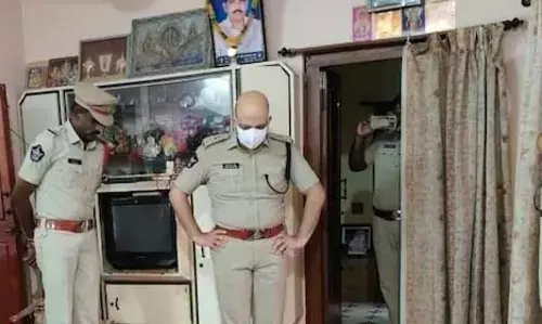 रूह कंपाने वाला जुर्म, मां और भाई का कत्ल कर पुलिस को बुलाया रूह कंपाने वाला जुर्म, मां और भाई का कत्ल कर पुलिस को बुलाया