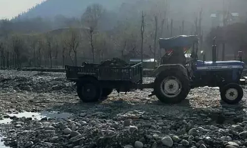 अनंतनाग में खनिजों के अवैध उत्खनन पर रोक, कई वाहन जब्त