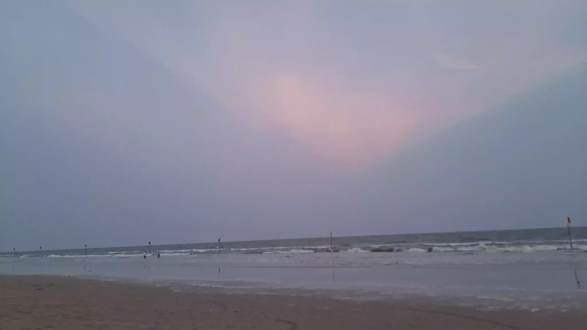 Andhra Pradesh : चक्रवात के प्रभाव के बाद सूर्यलंका समुद्र तट पर सुरक्षा कड़ी कर दी गई Andhra Pradesh : चक्रवात के प्रभाव के बाद सूर्यलंका समुद्र तट पर सुरक्षा कड़ी कर दी गई