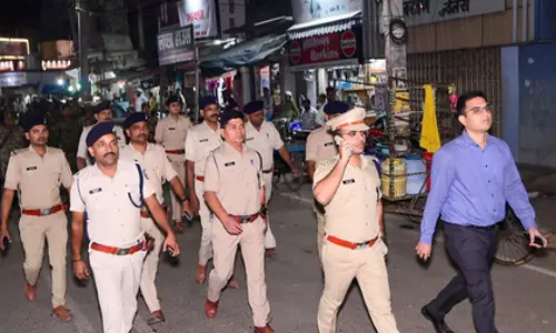 Bihar पुलिस ने दूसरे चरण के मतदान के लिए सुरक्षा कड़ी की Bihar पुलिस ने दूसरे चरण के मतदान के लिए सुरक्षा कड़ी की