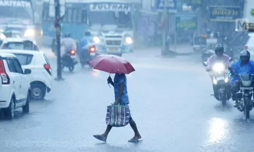 Kerala: बिना छाते के बाहर न निकलें; छह जिलों में बारिश की चेतावनी Kerala: बिना छाते के बाहर न निकलें; छह जिलों में बारिश की चेतावनी
