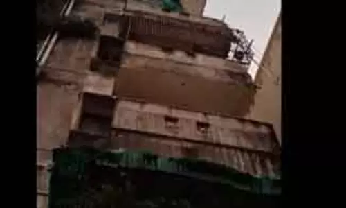 कटक कलेक्टर ने पुराने अपार्टमेंट की बालकनी गिरने की जांच के आदेश दिए