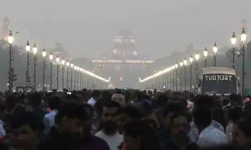 Delhi में वायु गुणवत्ता बेहद खराब हो गई है.. शहर में धुंध छाई हुई है