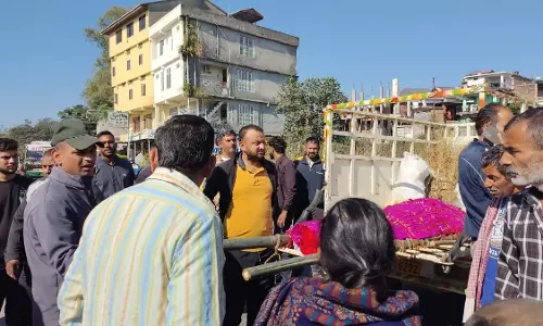 Hamirpur: महिला की मौत पर हमीरपुर में बवाल, एनएच पर चक्का जाम