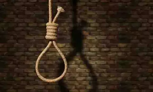 Pune: ईएमआई चुकाने में असमर्थ 50 वर्षीय व्यक्ति ने आत्महत्या की Pune: ईएमआई चुकाने में असमर्थ 50 वर्षीय व्यक्ति ने आत्महत्या की