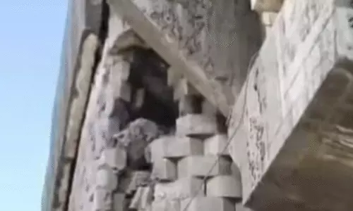 Mumbai: मनोर में फ्लाईओवर का स्लैब टूटा, लोगों में दहशत Mumbai: मनोर में फ्लाईओवर का स्लैब टूटा, लोगों में दहशत
