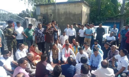 Jharkhand: व्यापारी पर लूट और गोलीबारी से धनबाद बाजार बंद
