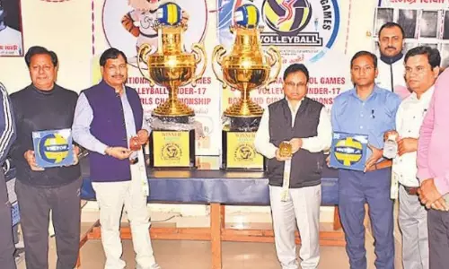 Bareilly: राष्ट्रीय वालीबॉल प्रतियोगिता की ट्रॉफी का शुभ अनावरण किया गया